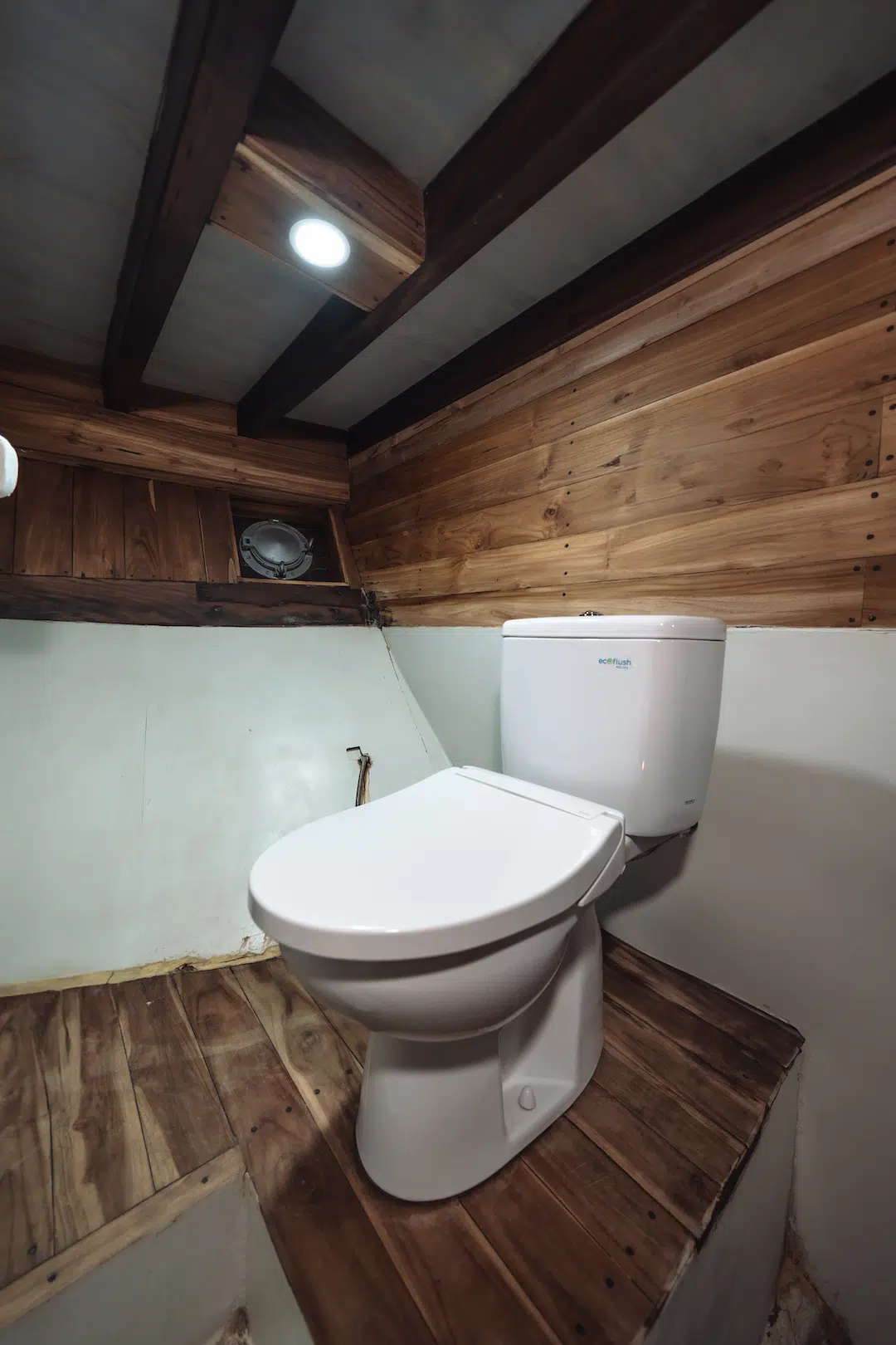 Cabina Banda Neira / Savu, Standard Cabin